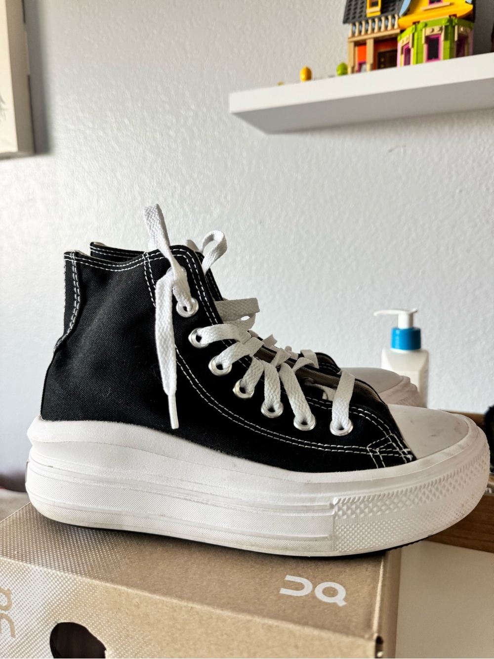 Black High-Top Platform Canvas Sneakers - Classic Lace-Up Style